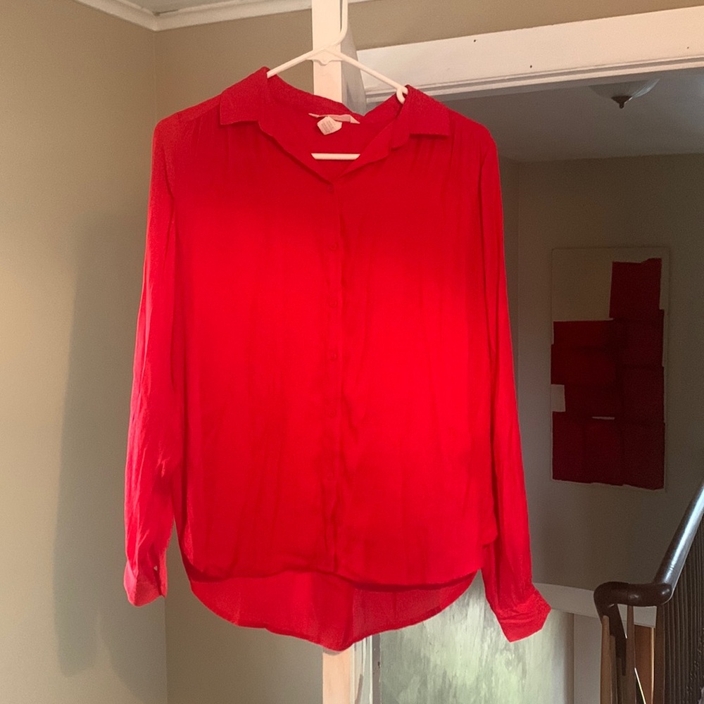 Chic Red Hot Silky Button Up Blouse with Subtle Leopard Print H&M Size 4